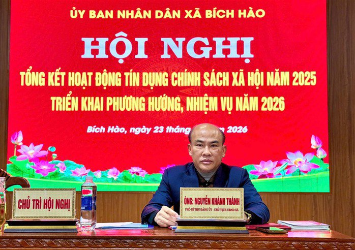 Ông Nguyễn Khánh Thành chủ trì một hội nghị khi còn là Chủ tịch xã Bích Hào. Ảnh: Cổng thông tin xã Bích Hào
