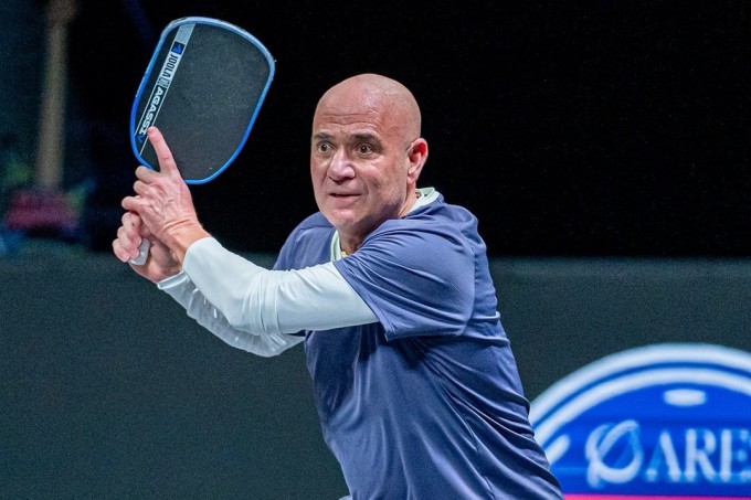 Cựu tay vợt Agassi trong sự kiện Pickleball Slam thứ tư, được tổ chức ở Florida, Mỹ hôm 16/4. Ảnh: USA Pickleball