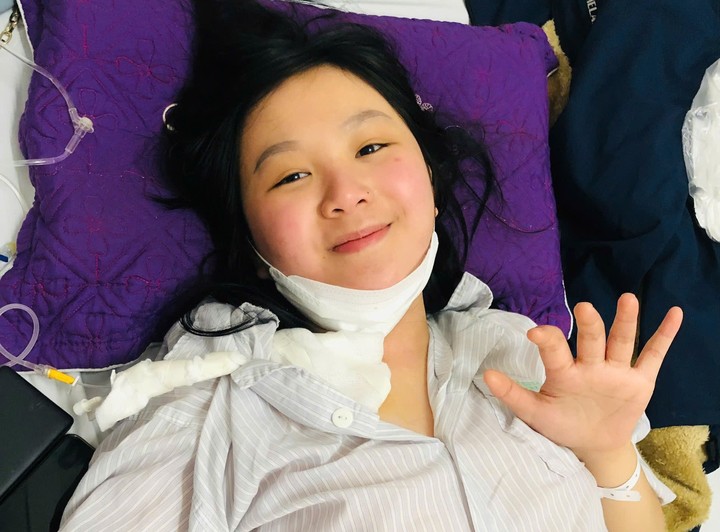 Châu bước vào ca phẫu thuật tuyến giáp, chỉ một tháng trước kỳ thi tốt nghiệp THPT. (Ảnh: NVCC)