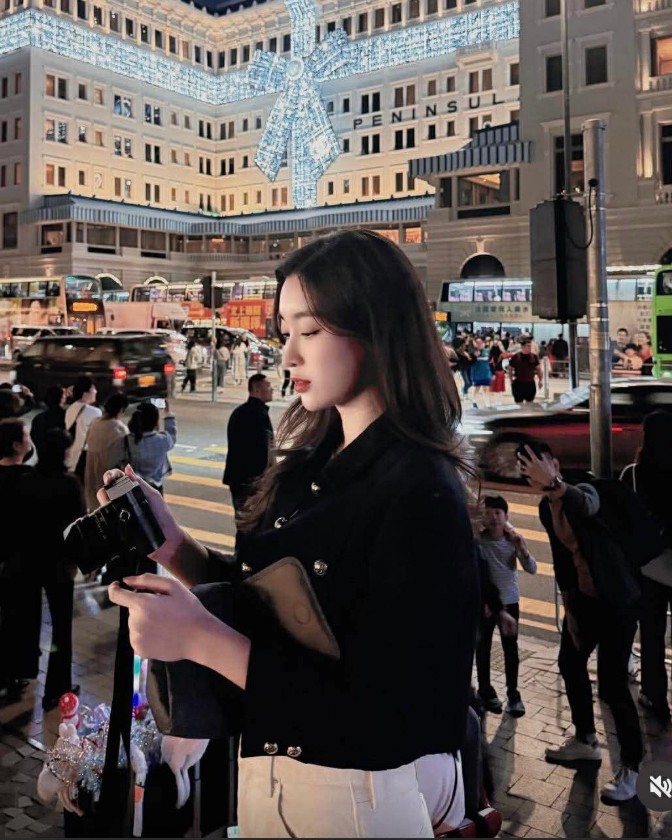 Thời gian qua, Đỗ Mỹ Linh nhiều lần lộ dấu hiệu mang thai.