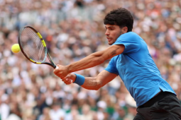 Alcaraz xoay chuyển cả thế giới tennis, Sinner là số 1 vẫn phải thích nghi theo