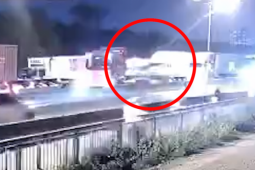 Camera ghi cảnh xe container tông liên hoàn 5 ôtô trên cầu Phú Mỹ