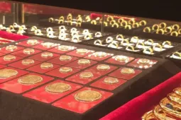 Giá vàng tiếp tục giảm