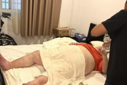 Du khách nặng gần 300 kg mắc kẹt trong nhà vệ sinh ở Đà Nẵng