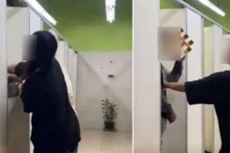 Video: Bị quay lén trong nhà vệ sinh, người phụ nữ đấm tên biến thái tới tấp