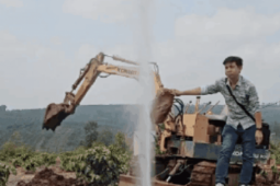 CLIP: Kỳ lạ giếng nước phun cao hàng chục mét ở Gia Lai