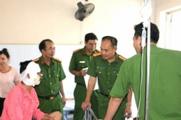 Nổ thùng phuy Acetol, 2 cảnh sát TPHCM bị bỏng khi chữa cháy