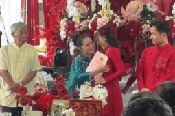 Cô dâu mồ côi bật khóc trong đám cưới khi nhận vàng, sổ đỏ từ ông bà nội