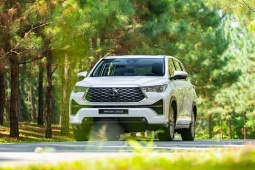 Giá xăng biến động, Toyota Innova Cross HEV có phải lựa chọn “chuẩn bài” cho xe dịch vụ?