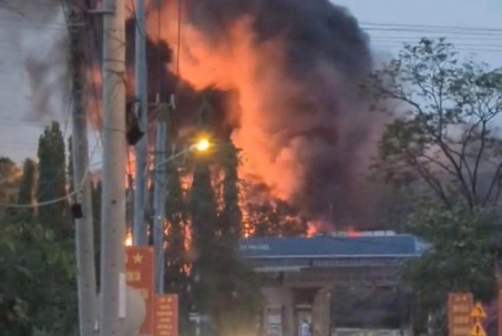 Nổ thùng phuy Acetol, 2 cảnh sát TPHCM bị bỏng khi chữa cháy