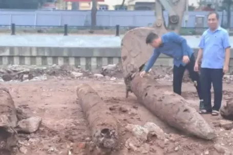 Phát lộ cọc gỗ nghi ‘trận địa’ quân sự trên sông Vân, Ninh Bình