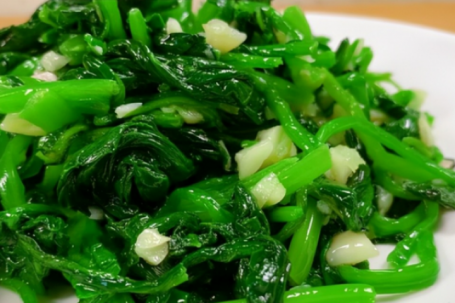 Loại rau vua sắt, nữ hoàng vitamin K, giúp bổ máu, đẹp da, bà bầu ăn nhiều mẹ khỏe, con khôn, xào tỏi cực thơm