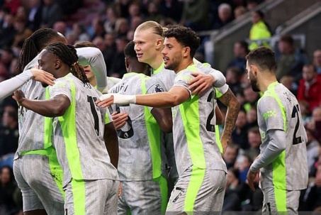 Nóng bảng xếp hạng Ngoại hạng Anh: Man City chiếm ngôi đầu, suất xuống hạng thứ 2 có chủ