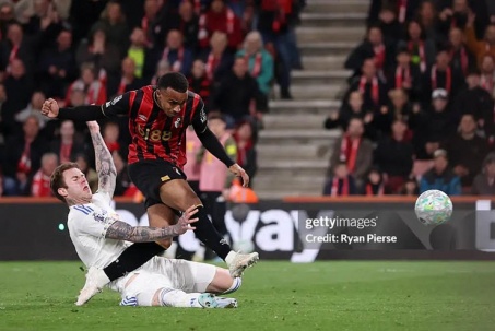 Video bóng đá Bournemouth - Leeds: Hiệp 2 điên rồ, 4 bàn hấp dẫn (Ngoại hạng Anh)