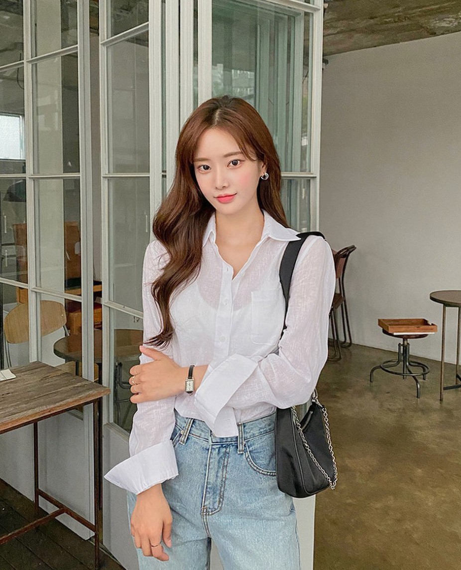 Sơ mi xuyên thấu thanh lịch, nổi bật như Lương Thùy Linh - 11