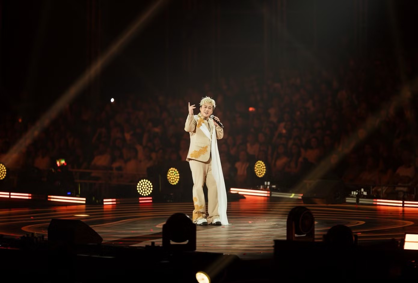 Trung Quân là giọng ca được yêu thích hàng đầu.