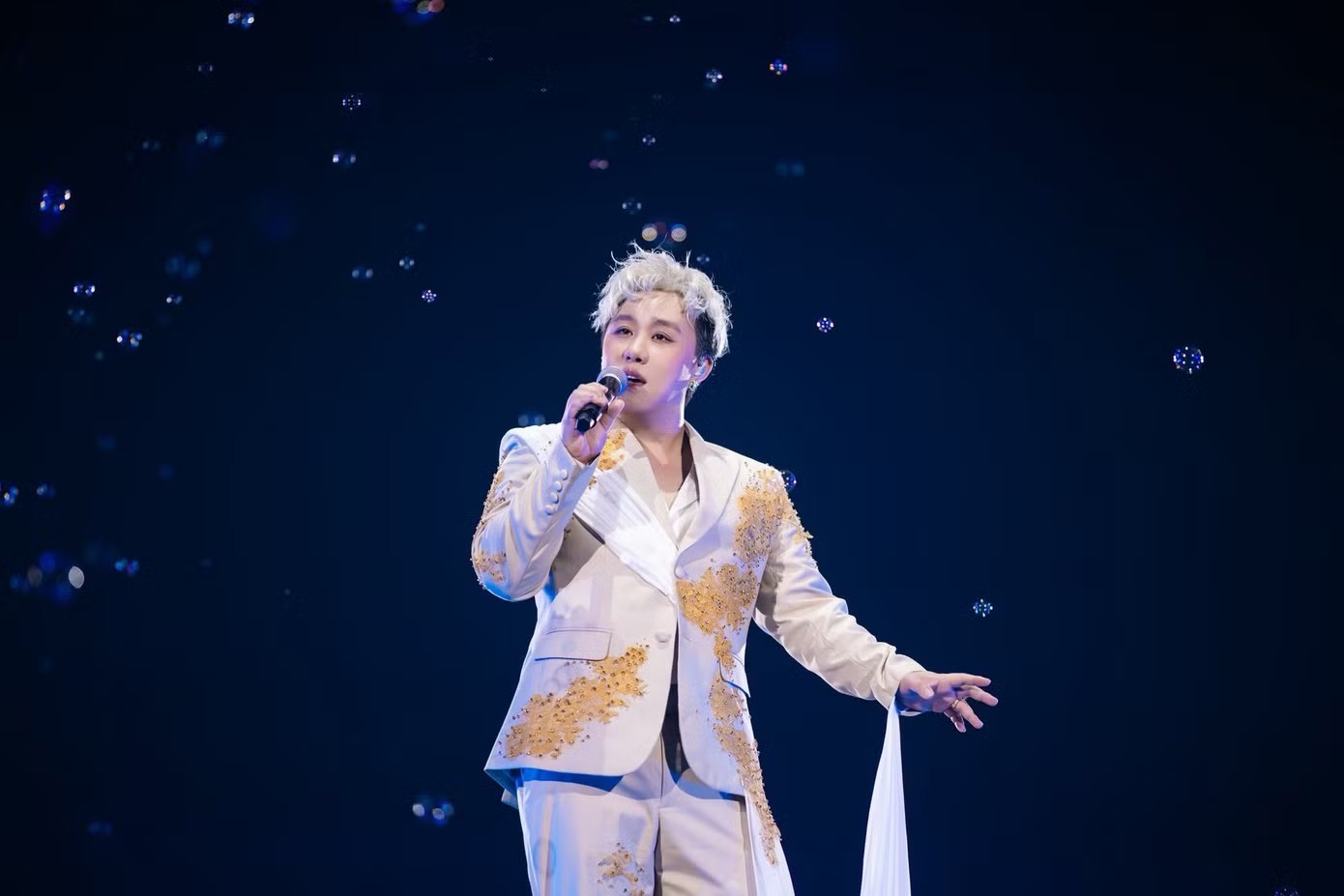 Trung Quân là giọng ca được yêu thích hàng đầu.