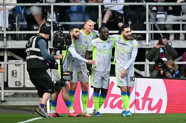 Man City đang có lợi thế sít sao trước Arsenal&nbsp;trong cuộc đua vô địch