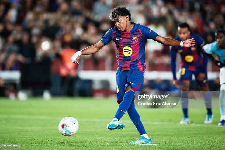 Barca duy trì khoảng cách 9 điểm với Real trong bối cảnh Siêu kinh điển cận kề