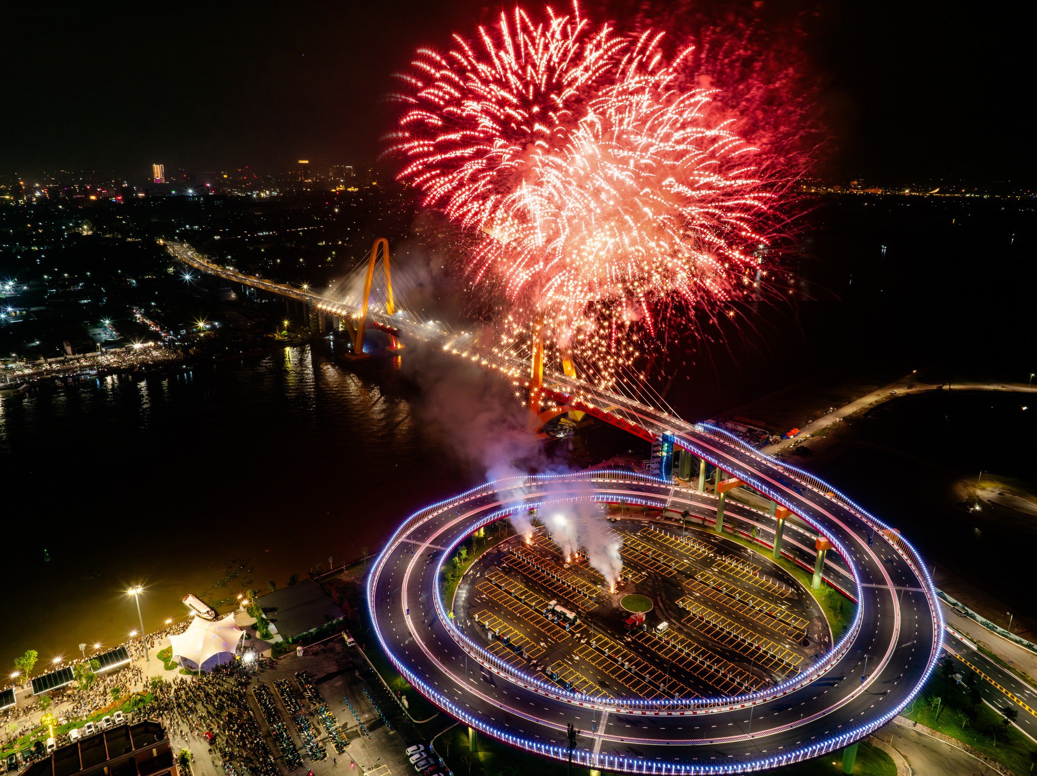 Chỉ vài phút qua cầu Hoàng Gia, cư dân Vinhomes Royal Island đã có thể kết nối trực tiếp tới nội đô Hải Phòng