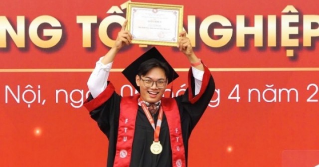 Bảng thành tích dày đặc của nam sinh Ngoại thương vừa tốt nghiệp xuất sắc