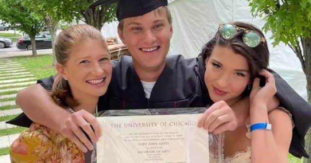 Rory Gates: Quý tử sinh ra đã ở vạch đích của Bill Gates