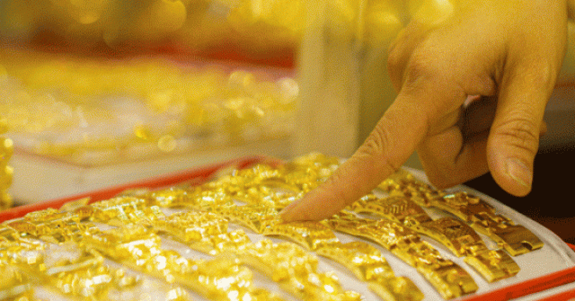 Vàng thế giới giảm sâu, SJC rời xa đỉnh: Nhà đầ...