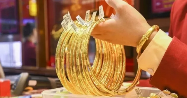 Lợi - hại gì nếu cho phép doanh nghiệp vay vàng trong dân?