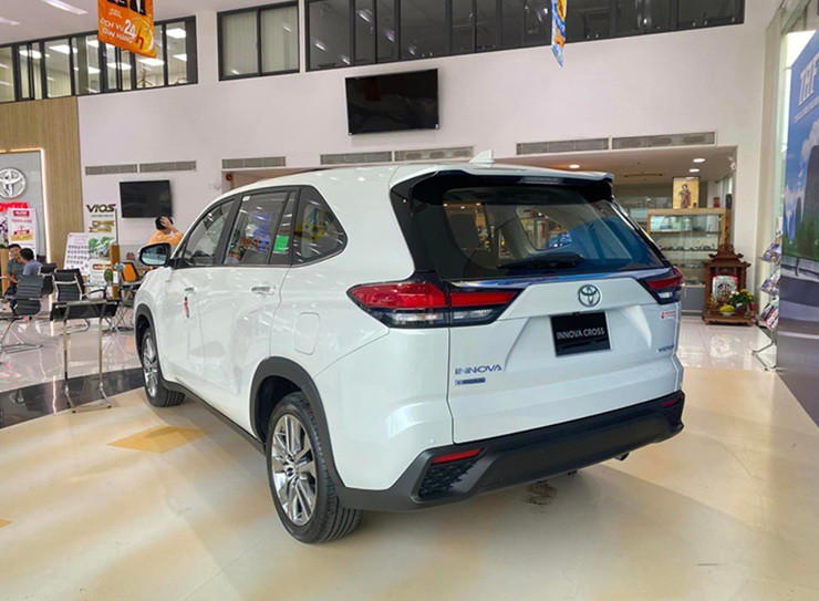 Giá xăng biến động, Toyota Innova Cross HEV có phải lựa chọn “chuẩn bài” cho xe dịch vụ? - 2