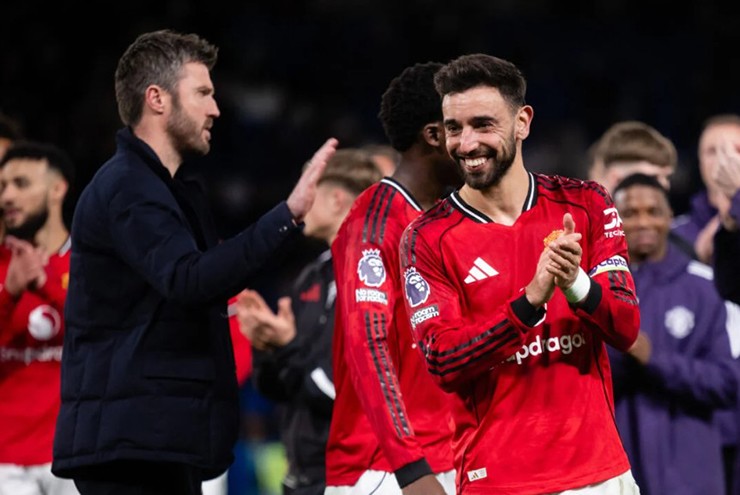 Fernandes thăng hoa nhờ được Carrick "mở khóa", MU hưởng trái ngọt