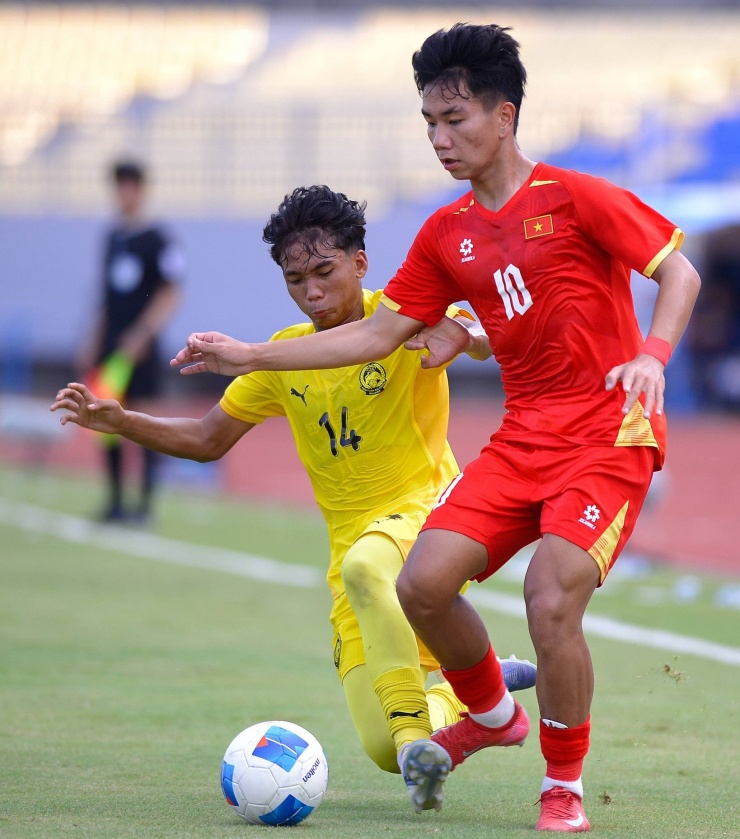 U17 Việt Nam thắng U17 Malaysia 4-0 ở vòng bảng.