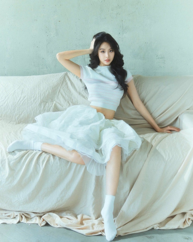 Dưới phần bình luận, khán giả liên tục dành lời khen sắc vóc nàng hậu gốc Đà Nẵng. Nhiều người còn cho rằng, sau khi đăng quang, Thanh Thủy ngày càng hoàn thiện cả về phong cách lẫn thần thái.