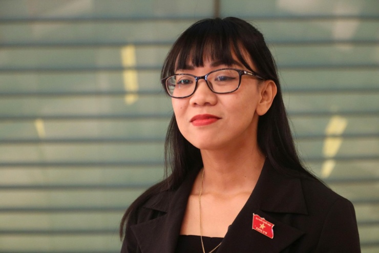 Đại biểu Trịnh Thị Tú Anh (Đoàn ĐBQH tỉnh Lâm Đồng)