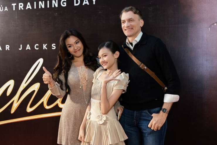 Ảnh sao 24/4: Thảo Trang khoe bạn trai mới - 7