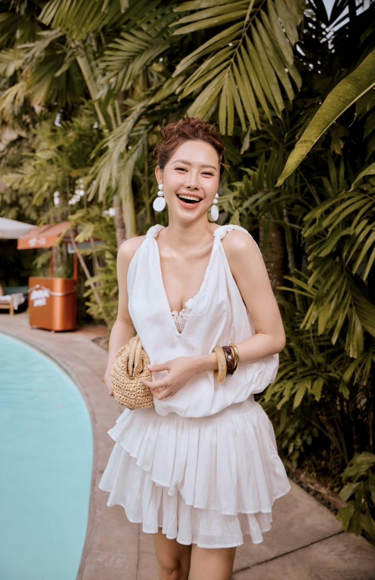 Ảnh sao 24/4: Thảo Trang khoe bạn trai mới - 11