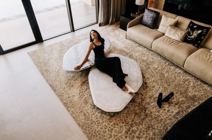 Trúc Diễm tạo dáng chụp ảnh với nhiều phong cách.