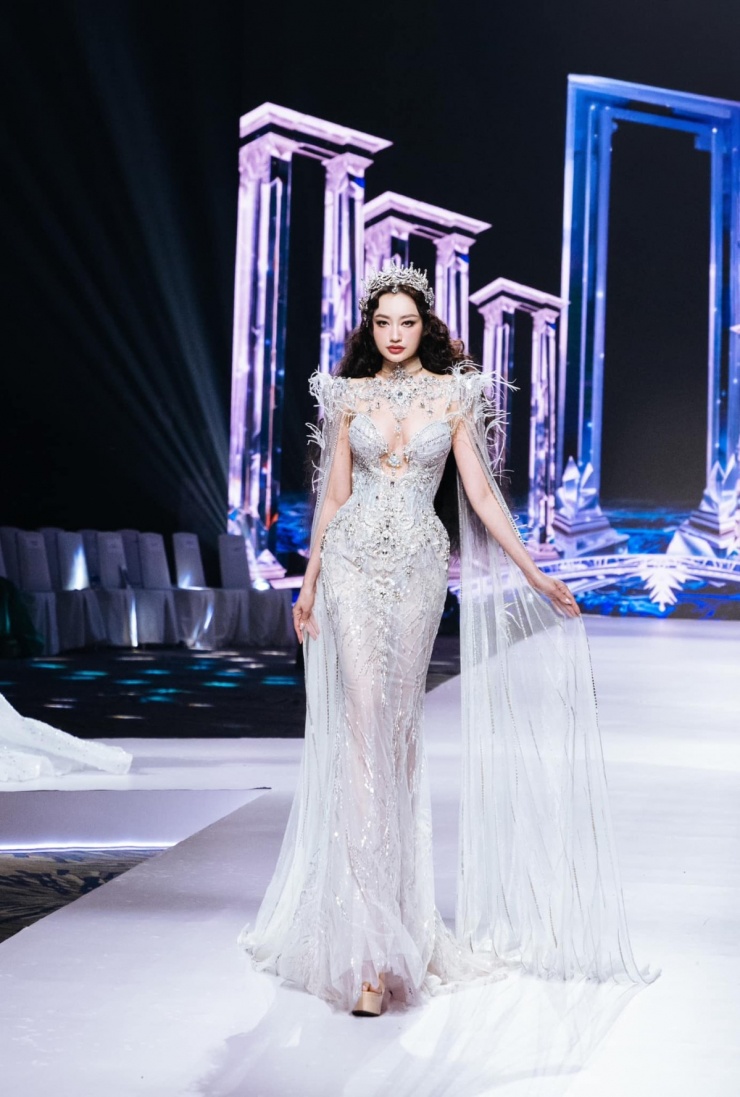 Trúc Diễm tại một số show thời trang.