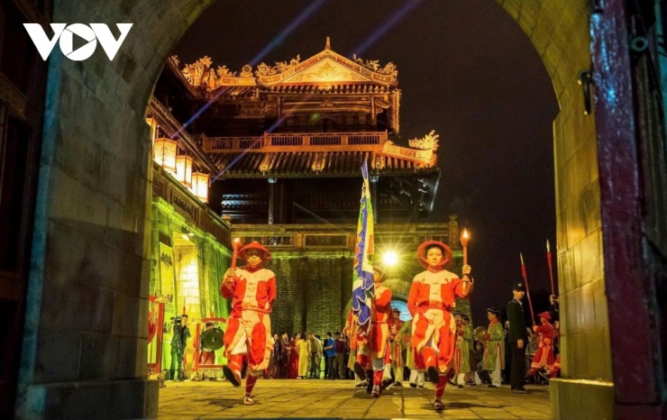 Tái hiện lễ đổi gác tại cổng Ngọ Môn