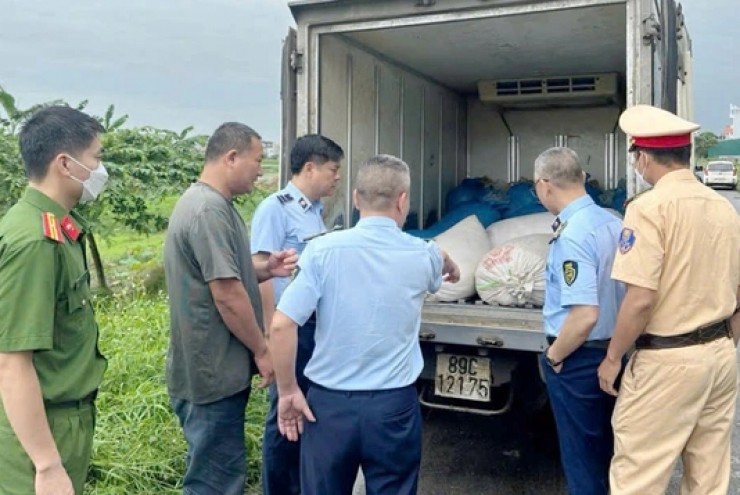 Một tấn lòng lợn đang phân hủy sắp 'tuồn' ra thị trường trước ngày nghỉ lễ