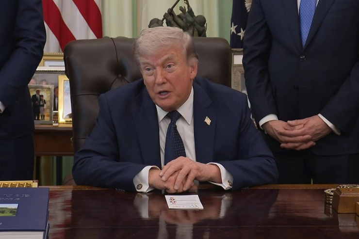 Tổng thống Mỹ tiết lộ thêm về ‘quà của Trung Quốc gửi Iran’ bị bắt gần Oman - 1