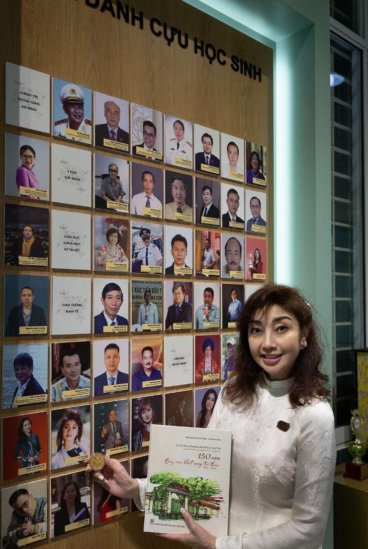 Hoa hậu Lý Thu Thảo về dự lễ kỷ niệm 150 ngày thành lập trường&nbsp;Lê Quý Đôn, TP HCM. (Ảnh: MX)