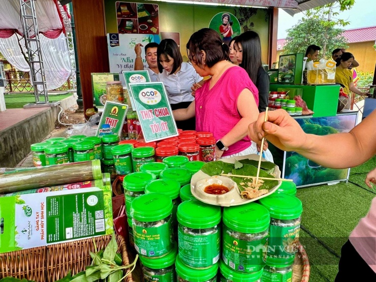 Lễ hội Đền Hùng 2026: Du khách ùn ùn đổ về, loạt món “hot hit” cháy hàng ngay lúc này - 6