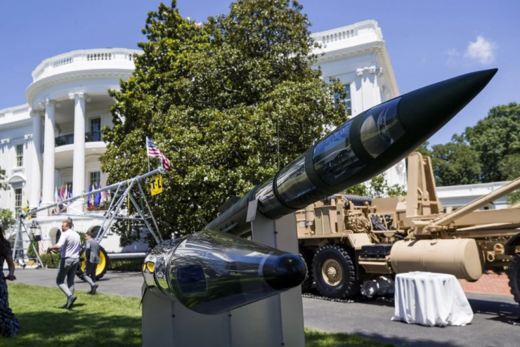 Các chuyên gia quân sự Trung Quốc cho rằng, cuộc chiến tại Iran đã vô tình phơi bày một điểm yếu chiến lược của Mỹ: tốc độ tiêu hao đạn dược vượt xa khả năng sản xuất. Ảnh SCMP