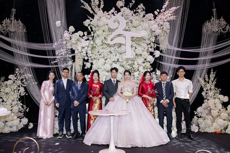 Lễ kỷ niệm ngày cưới của hai bên bố mẹ được tổ chức chung với lễ cưới của các con&nbsp;