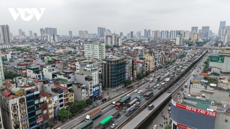 Vành đai 3 trên cao hướng đi Pháp Vân - Cầu Giẽ nhiều thời điểm các làn xe gần như kín đặc, áp lực giao thông dồn về cửa ngõ phía Nam Thủ đô đang gia tăng.