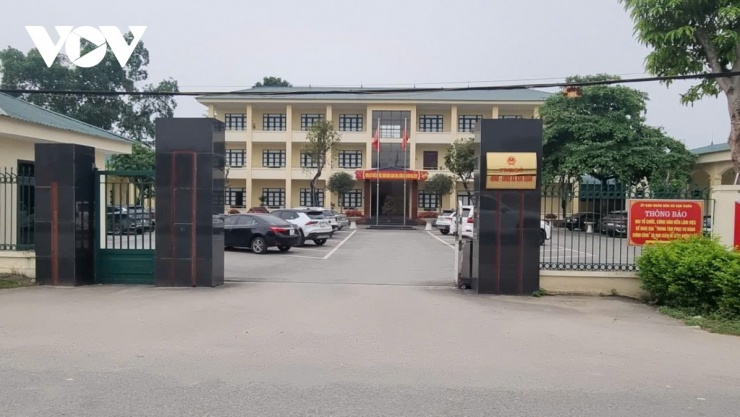 Đại diện UBND xã Vạn Xuân cho biết, sau sự cố rơi vữa trần ở trường Nguyễn Quang Bích, hiện Phòng An ninh kinh tế, Công an tỉnh Phú Thọ đã vào cuộc, làm việc với đơn vị thi công, kiểm tra hồ sơ cũng như làm rõ chất lượng thi công.