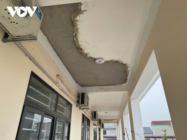 Trường mới 65 tỷ ở Phú Thọ chưa bàn giao đã rơi vữa trần, học sinh phải nhập viện - 13