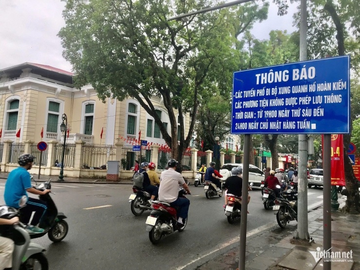 &nbsp;3 tuyến phố chính nằm trong không gian phố đi bộ hồ Hoàn Kiếm, bao gồm: Tràng Tiền, Hàng Khay, và Lê Thái Tổ.