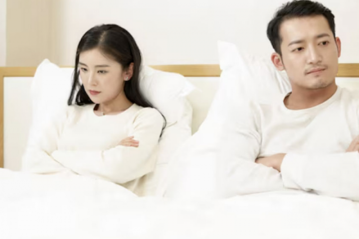 Vợ 'vinh danh' bạn thân giữa khu chung cư vì đã ngoại tình với chồng mình suốt 5 năm