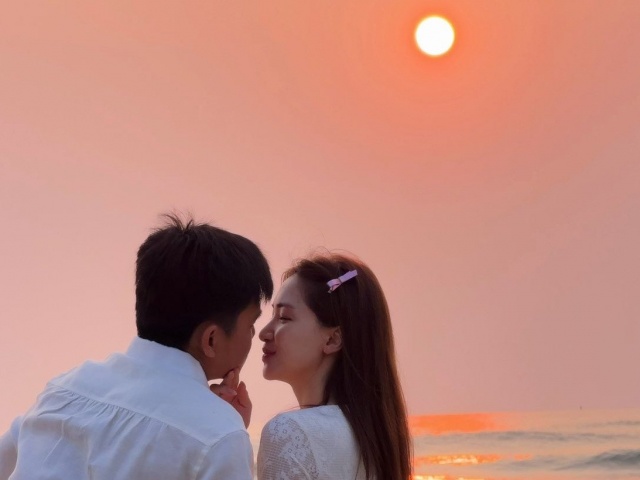 Hòa Minzy khoe hạnh phúc ngọt lịm bên Đại úy Thăng Văn Cương